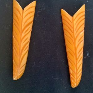 2 Bakelite Pins (2).   Perfect condition Unusual to find 2!